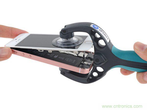 有什么地方没有变？iPhone SE真机拆解