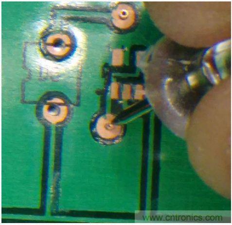 (多图) 图文并茂:在家制作高质量双面PCB板