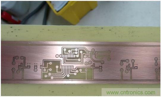 (多图) 图文并茂:在家制作高质量双面PCB板