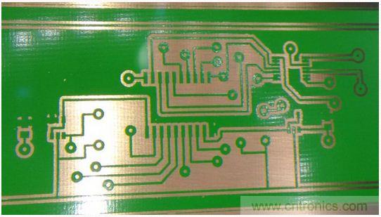 (多图) 图文并茂:在家制作高质量双面PCB板