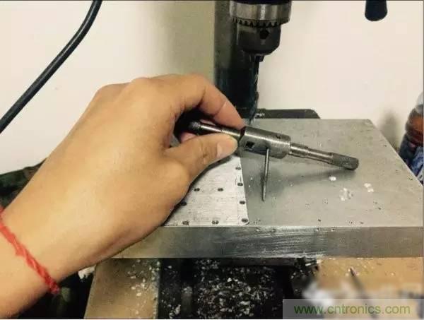 想看大牛是如何DIY射频功放的吗？