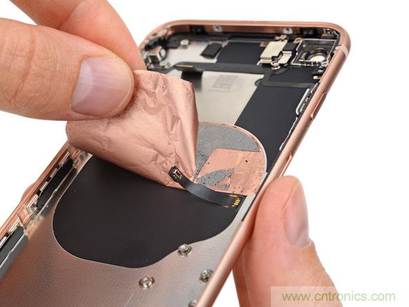 iPhone 8首拆：无线充电版本的iPhone 7？