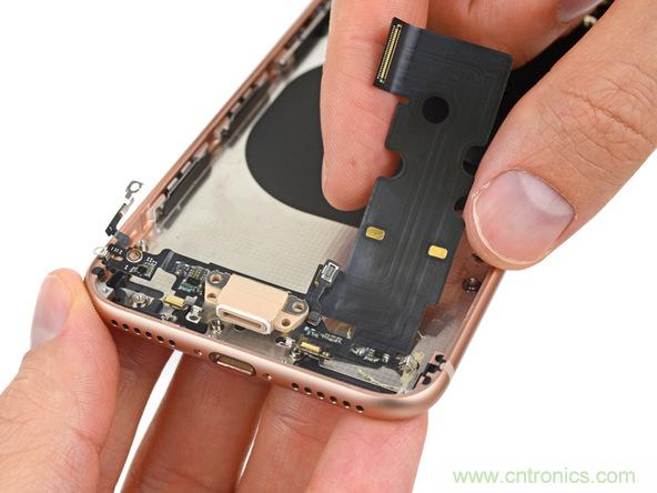 iPhone 8首拆：无线充电版本的iPhone 7？