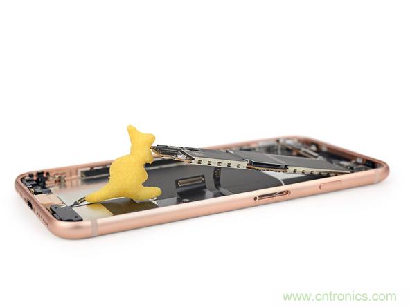 iPhone 8首拆：无线充电版本的iPhone 7？