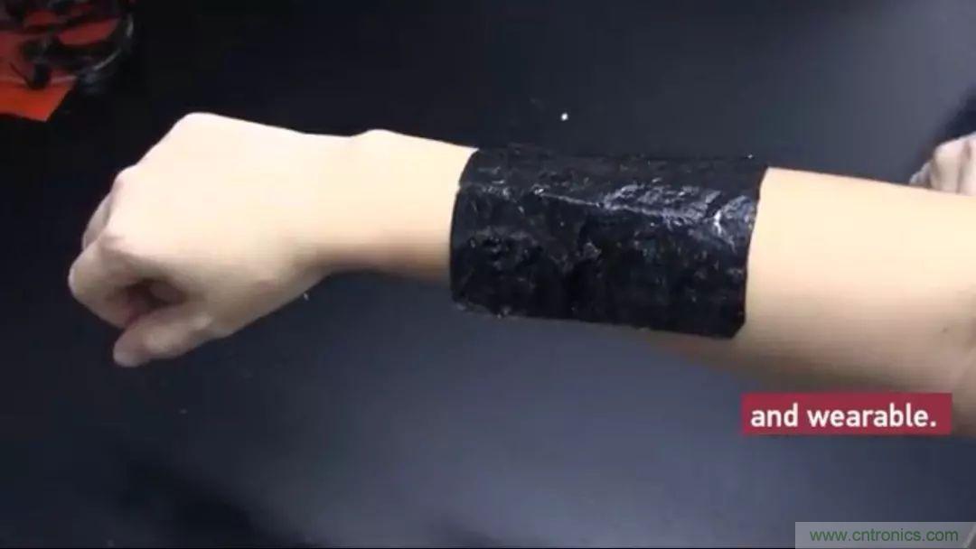 可穿戴技术新突破：形状可定制的织物超级电容