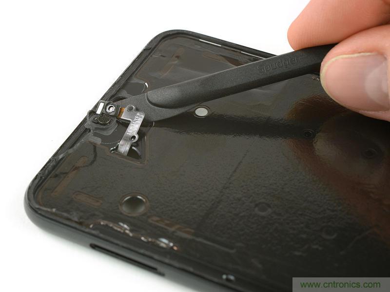 拆解华为P20 Pro:后置三摄都有硬件级光学防抖