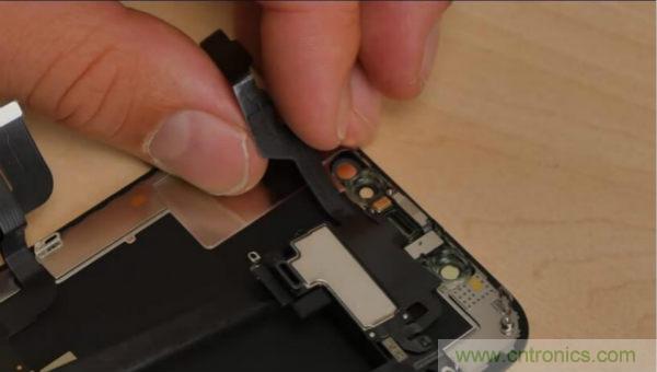 拆解iPhone XS：发现7纳米工艺的奥秘