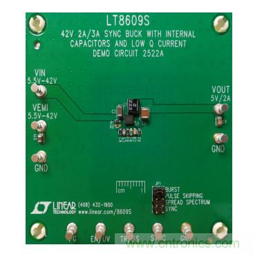 高功率单片式 Silent Switcher 2 稳压器 满足 CISPR 25 Class 5 EMI 限制要求并适合狭小的安放空间