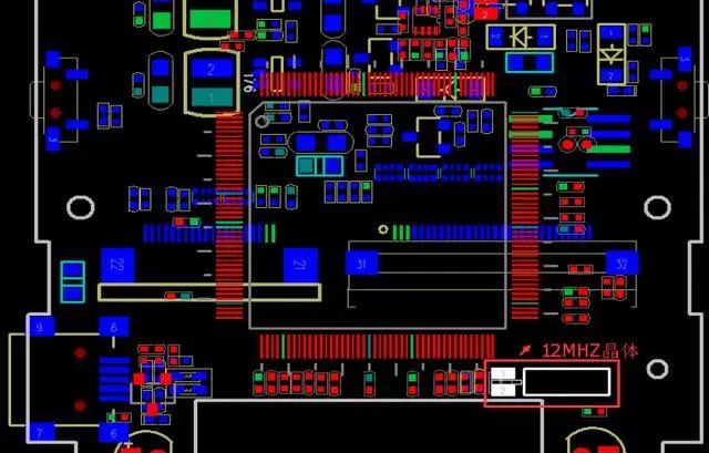 晶振为什么不能放置在PCB边缘？