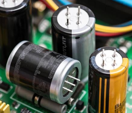 电容选型避坑手册：参数、成本与场景化适配逻辑