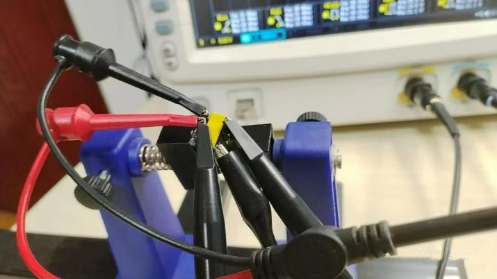 如何利用示波器快速判断变压器的同名端和异名端？