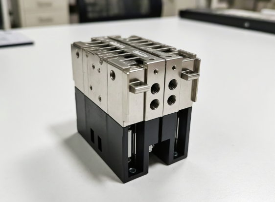 控制信号的“蒲公英”:中间继电器如何实现安全的多路分发与隔离 控制信号的“蒲公英”:中间继电器如何实现安全的多路分发与隔离