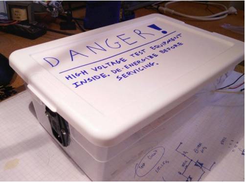 用微控制器控制交流电源